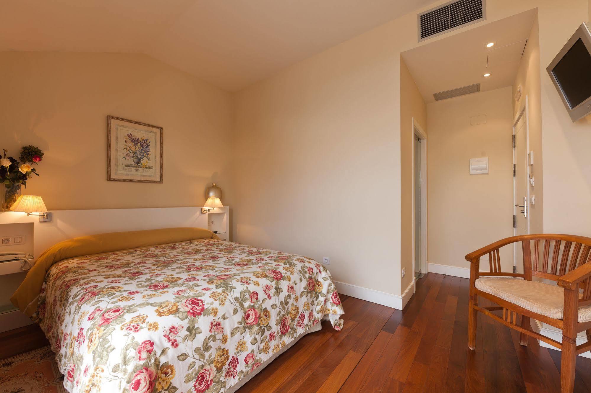 Hotel Puerta Gamboa Виго Экстерьер фото